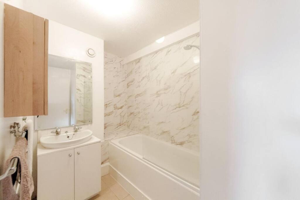 Spacious Two Double Bedroom Flat Лондон Экстерьер фото