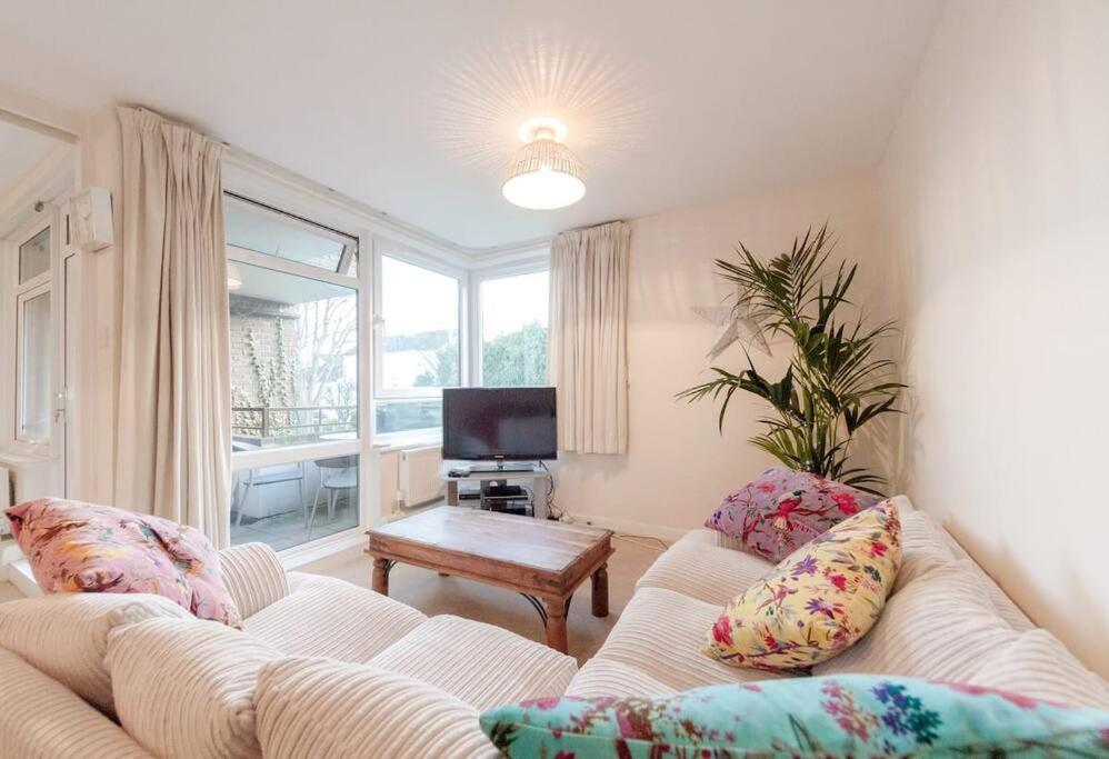 Spacious Two Double Bedroom Flat Лондон Экстерьер фото