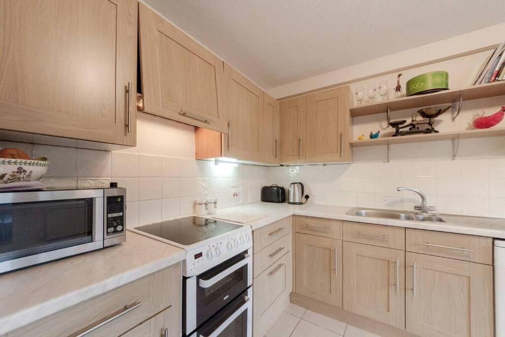 Spacious Two Double Bedroom Flat Лондон Экстерьер фото